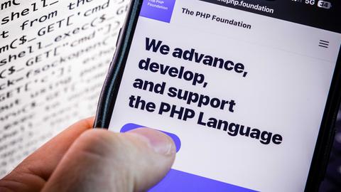 Die Website der PHP Foundation. In der Programmiersprache PHP wurden Sicherheitslücken entdeckt, die es Angreifern ermöglichen, die Kontrolle über Server zu erlangen. 