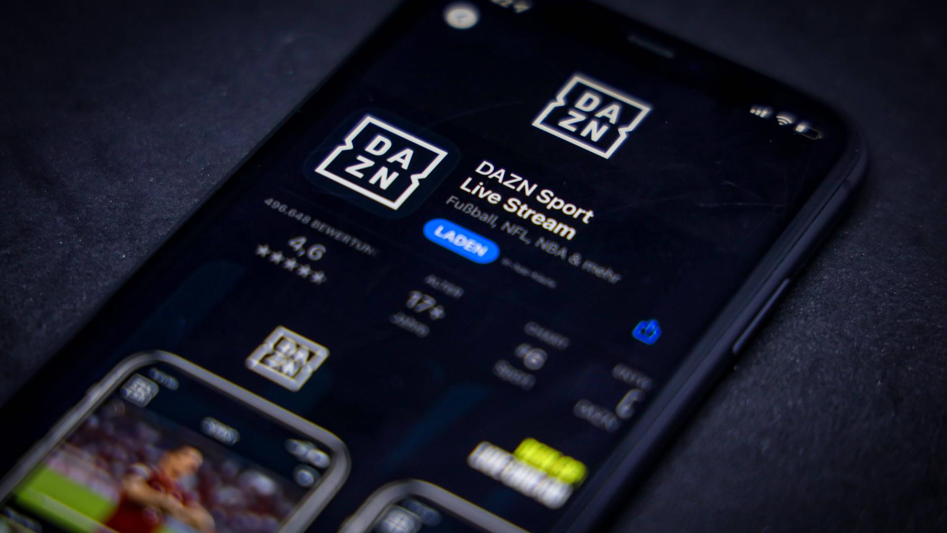 Auf einem iPhone wird die Streaming-App von DAZN angezeigt
