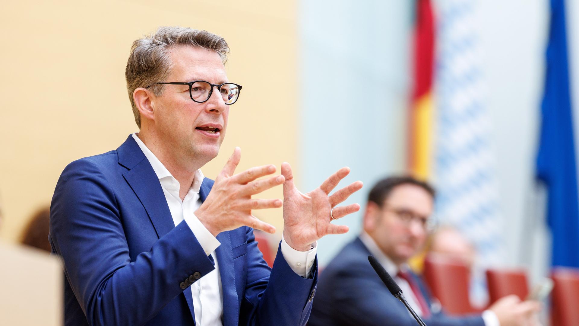 Der bayerische Kunstminister Markus Blume von der CSU spricht im Bayerischen Landtag Der bayerische Kunstminister Markus Blume von der CSU spricht im Bayerischen Landtag