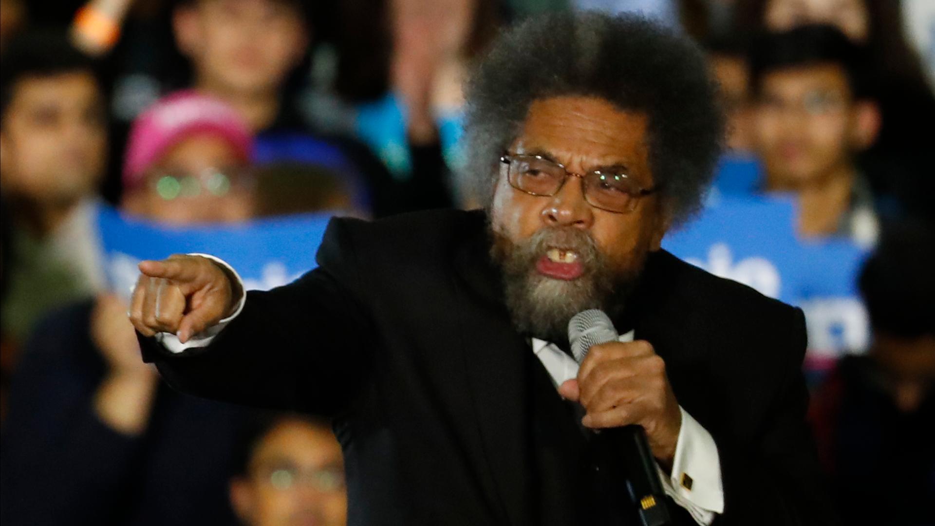 Der Harvard-Professor und Politik-Aktivist Cornel West spricht mit ausgestrecktem Arm bei einer Wahlkampfveranstaltung Der Harvard-Professor und Politik-Aktivist Cornel West spricht mit ausgestrecktem Arm bei einer Wahlkampfveranstaltung