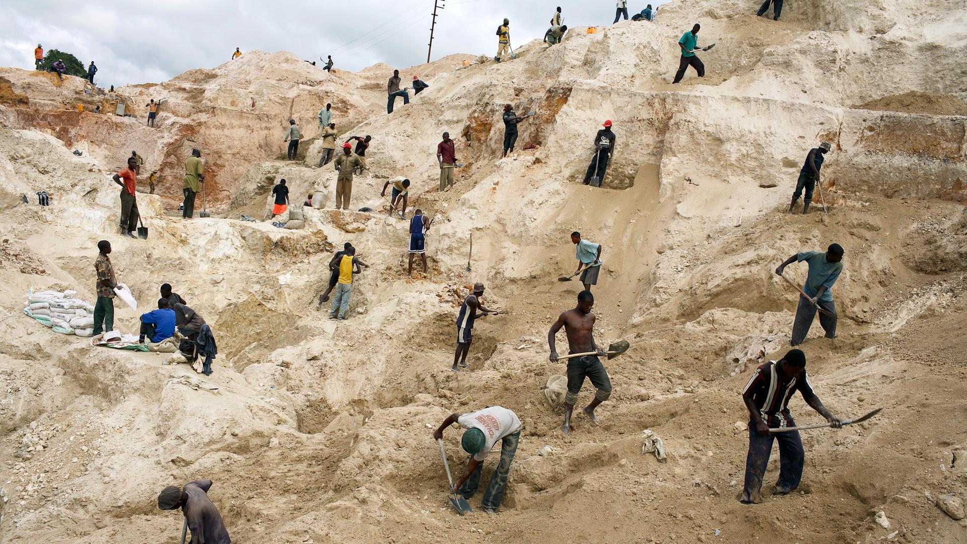 Rund 4.000 Minenarbeiter graben im Kongo (Demokratische Republik Kongo) nach Kupfer. (Symbolbild) Rund 4.000 Minenarbeiter graben im Kongo (Demokratische Republik Kongo) nach Kupfer. (Symbolbild)