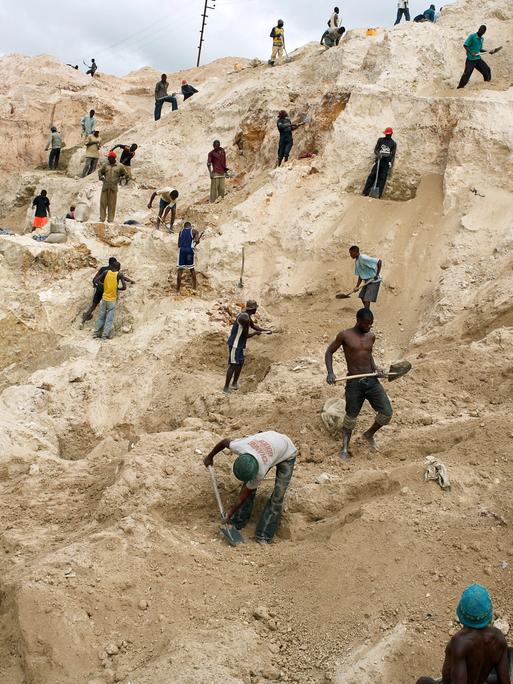 Rund 4.000 Minenarbeiter graben im Kongo (Demokratische Republik Kongo) nach Kupfer. (Symbolbild)