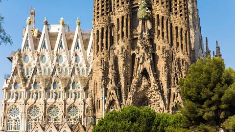 Die berühmte Kirche La Sagrada Familia von Antoni Gaudi in Nahaufnahme.