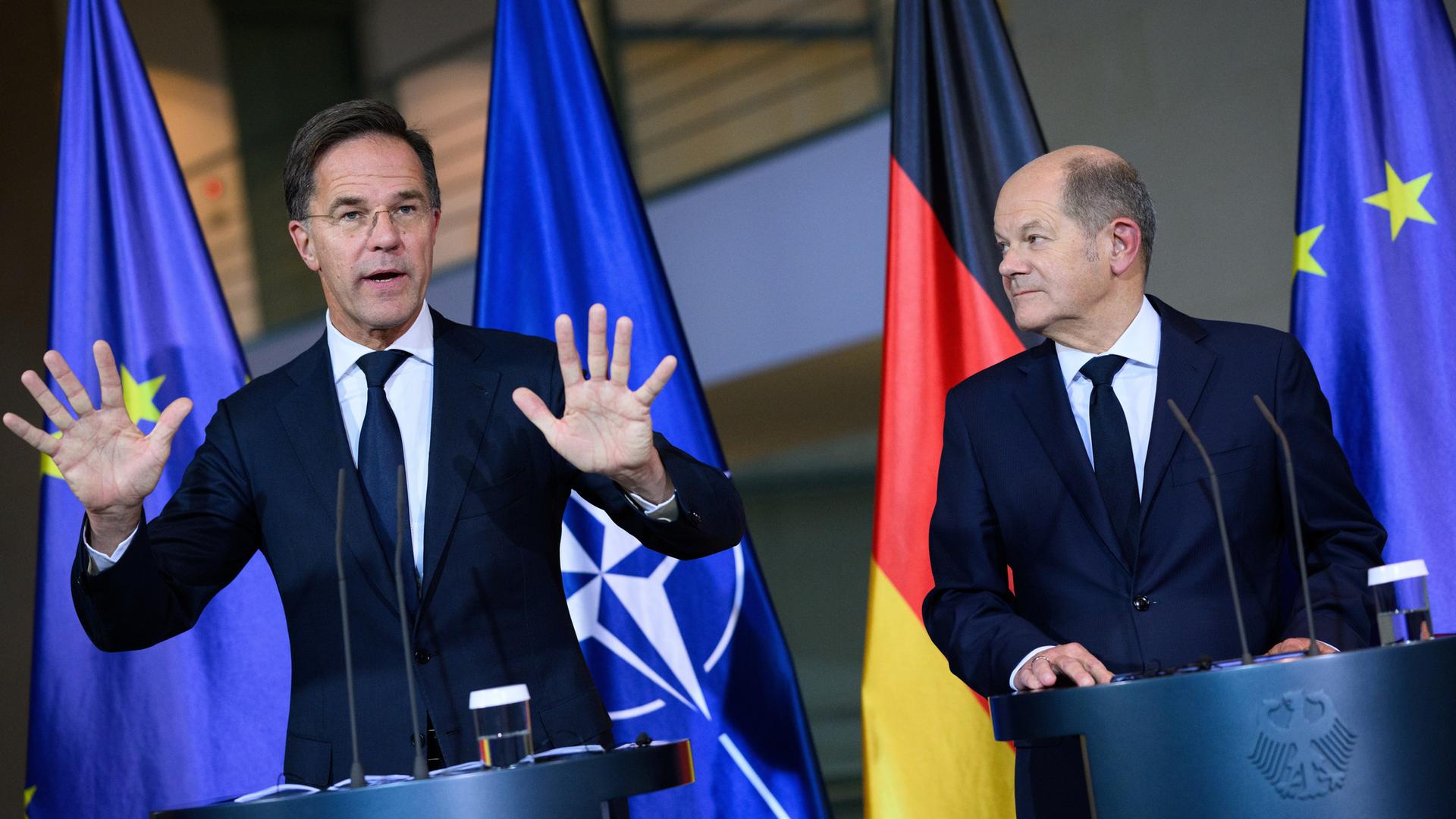 Berlin: Mark Rutte, Nato-Generalsekretär, und Bundeskanzler Olaf Scholz (r,) äußern sich bei einer Pressekonferenz nach ihrem Gespräch im Bundeskanzleramt.