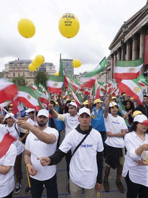 Demonstration von Exiliranern und Unterstützern der Volksmudschahedin im Juli 2019 in London.