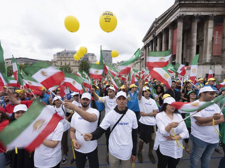 Demonstration von Exiliranern und Unterstützern der Volksmudschahedin im Juli 2019 in London.