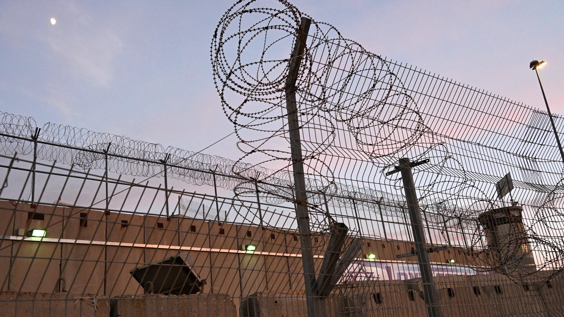 Blick auf das „Ofer Prison“ – ein israelisches Sicherheitsgefängnis im Westjordanland