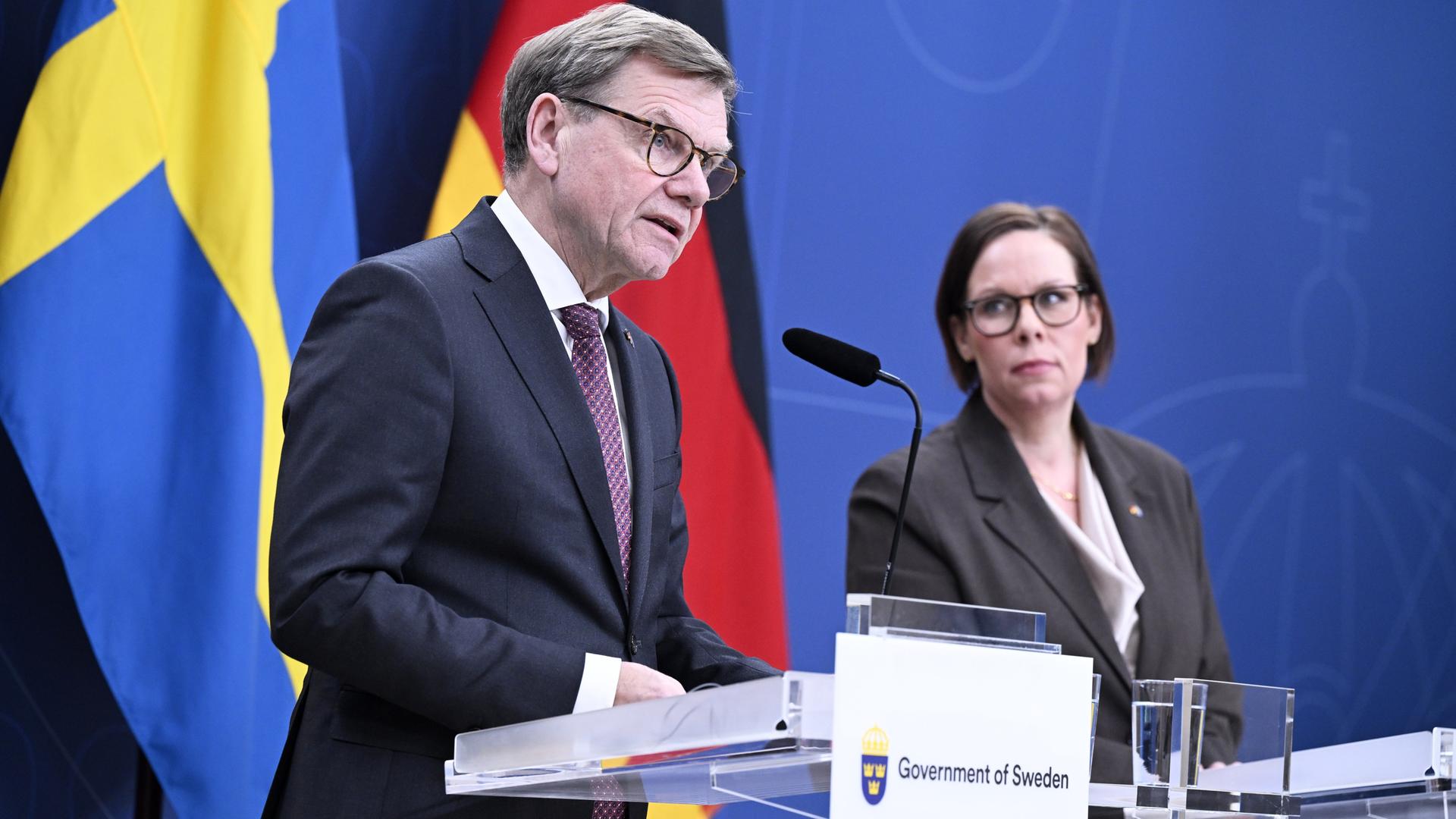 Stockholm: Schwedens Außenministerin Maria Malmer Stenergard (r) und ihr deutscher Amtskollege Johann Wadephul (CDU) geben nach bilateralen Gesprächen eine Pressekonferenz. Stockholm: Schwedens Außenministerin Maria Malmer Stenergard (r) und ihr deutscher Amtskollege Johann Wadephul (CDU) geben nach bilateralen Gesprächen eine Pressekonferenz.