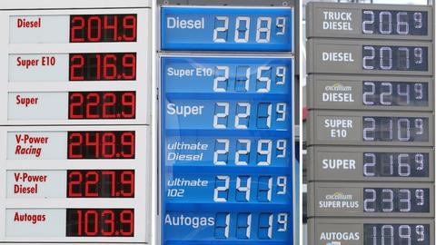 Bildkombo aus drei Tafeln mit Spritpreisen an Tankstellen