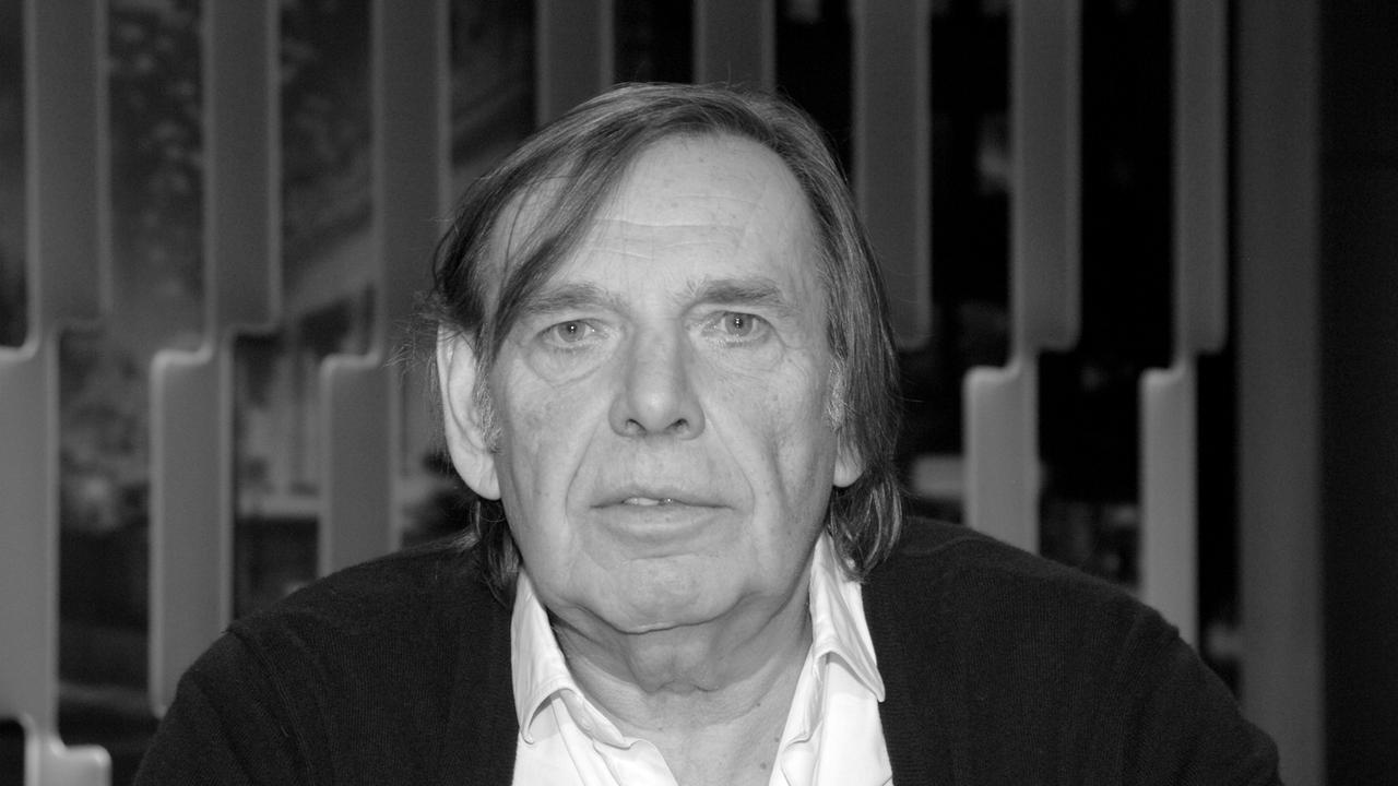 Franz Josef Wagner in einem Schwarzweiß-Porträt