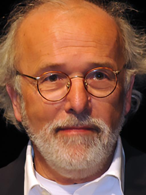 Porträtaufnahme von Edmund Jacoby