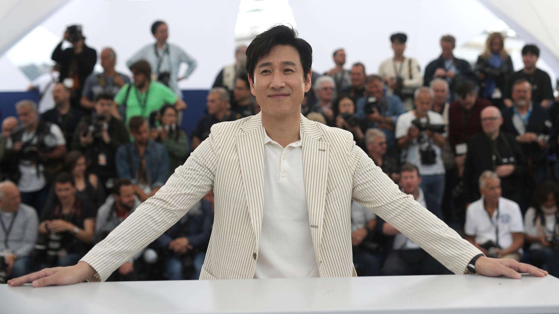 Lee Sun Kyun bei der Präsentation von "Parasite" bei den Filmfestspielen in Cannes 2019.