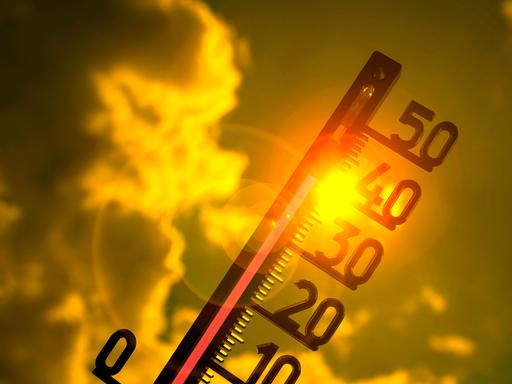 Symbolbild Hitzewelle, Thermometer in der Sonne, 40 Grad Celsius, Baden-Württemberg, Deutschland Hitzewelle *** Symbol i