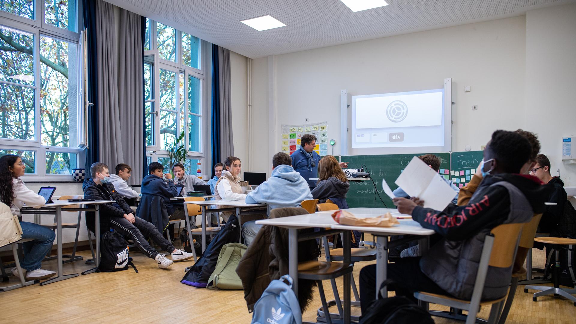 Das Foto zeigt Schüler der 9. Klasse an einer Gesamtschule in Nordrhein-Westfalen. 
