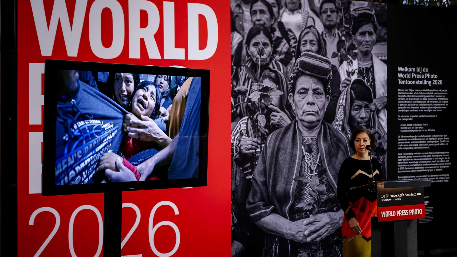 Bekanntgabe des Gewinners des World Press Photo 2026: die Fotografin Carol Guzy gewinnt mit ihrem Foto Separated by ICE. 