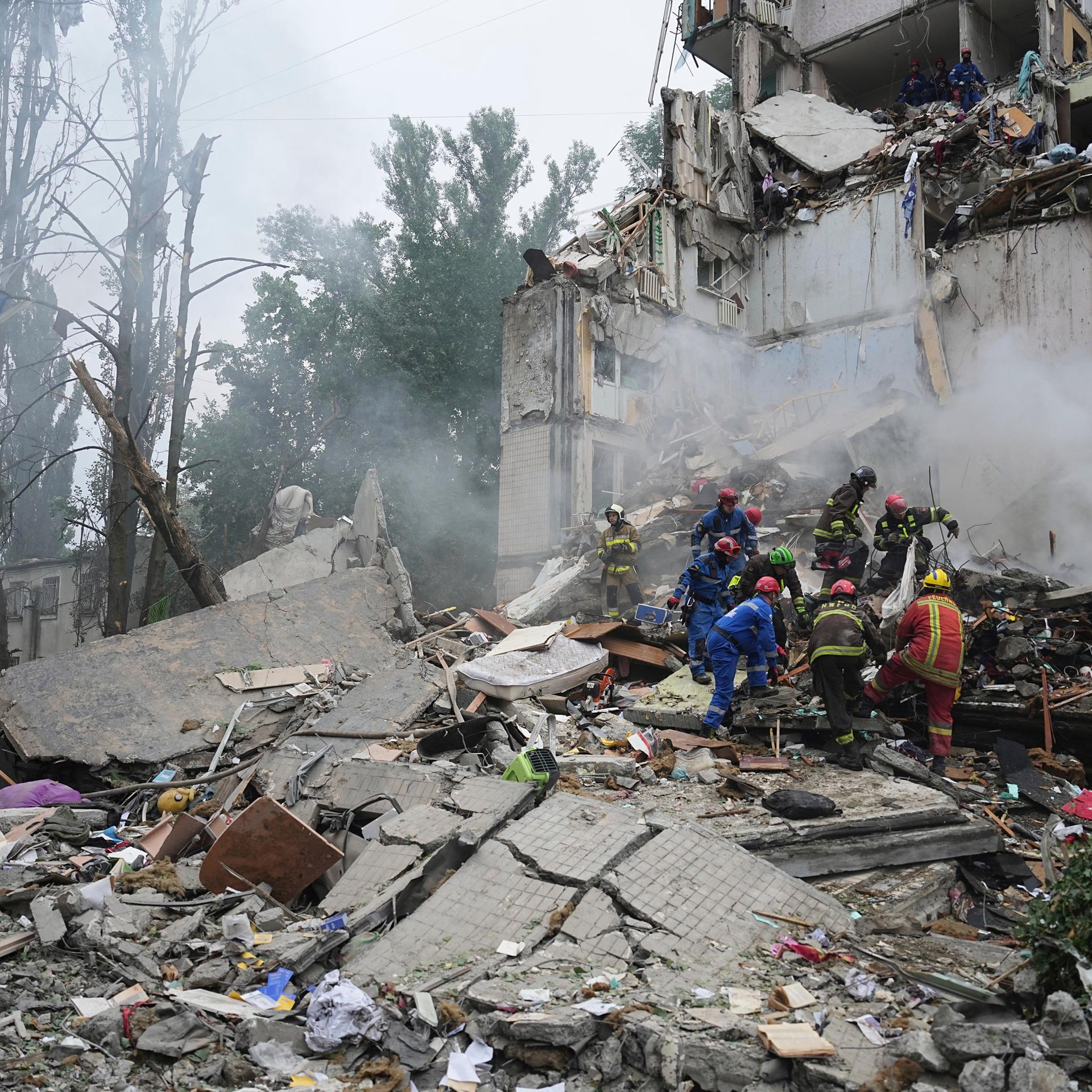Ukraine - Zahl der Toten nach Angriff in Kiew auf 26 gestiegen