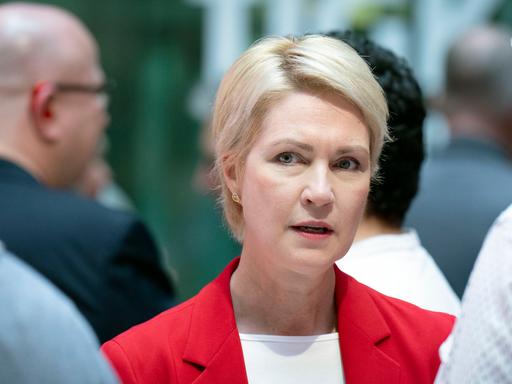 Die Ministerpräsidentin von Mecklenburg-Vorpommern, Manuela Schwesig, im Porträt.  