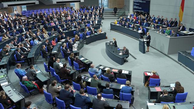 Alice Weidel, Fraktions- und Bundesvorsitzende der AfD, spricht in der Generaldebatte im Bundestag zum Haushalt.