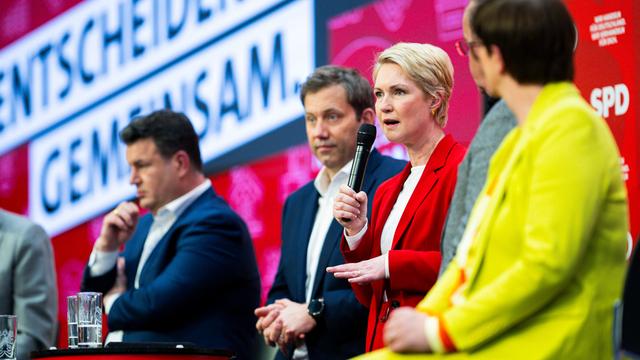 14.04.2025 - Dialogkonferenz der SPD-Parteispitze in Hannover vor dem Start des SPD-Mitgliedervotums über den ausgehandelten Koalitionsvertrag. Im Bild (L-R): Hubertus Heil, Lars Klingbeil, Manuela Schwesig, Boris Pistorius, Saskia Esken