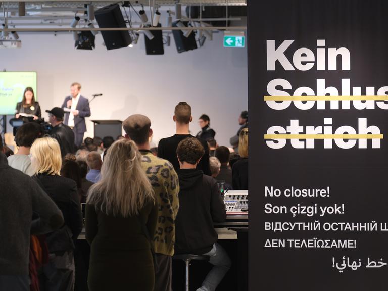 Gäste eines Festaktes versammeln sich im Chemnitzer Dokumentationszentrum zu den Morden der rechtsextremen Terrorgruppe "Nationalsozialistischer Untergrund". 