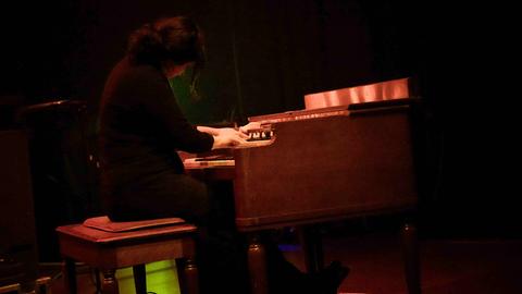 Sarah Davachi an der Hammond Orgel beim Art's Birthday 2026 am 17. Januar 2026 im E-Werk Freiburg