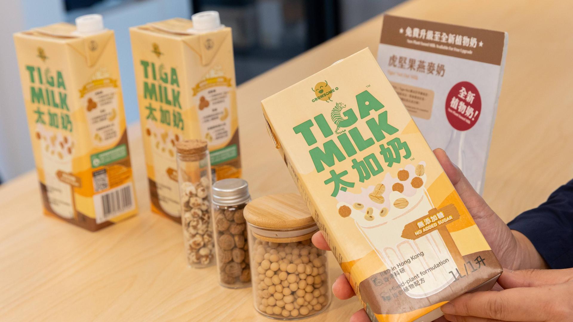 Das Bild zeigt Milchtüten - allerdings nicht Kuhmilch, sondern Tigernussmilch Das Bild zeigt Milchtüten - allerdings nicht Kuhmilch, sondern Tigernussmilch