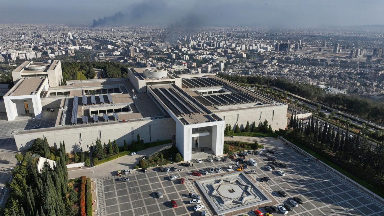 Damaskus - Plünderungen in Assads Residenzen und Irans Botschaft ...