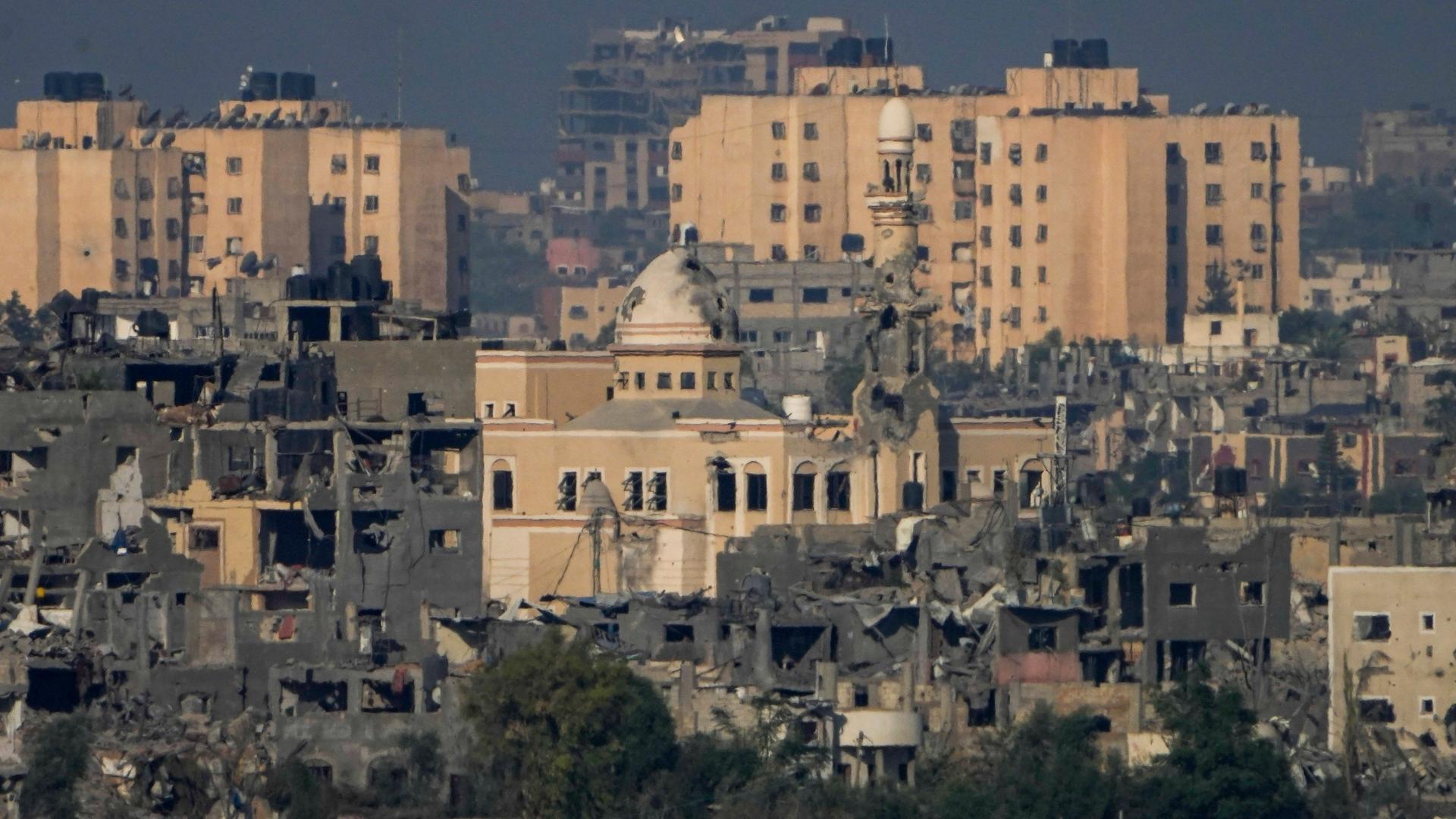 Zerstörte Häuser nach israelischen Luftangriffen im nördlichen Gazastreifen. Zerstörte Häuser nach israelischen Luftangriffen im nördlichen Gazastreifen.
