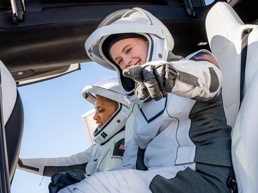 Kennedy Space Center, Florida, USA, die "Inspiration4" vor dem Start. Jared Isaacman, Hayley Arceneaux, Chris Sembroski, Dr. Sian Proctor. 15. September 2021.