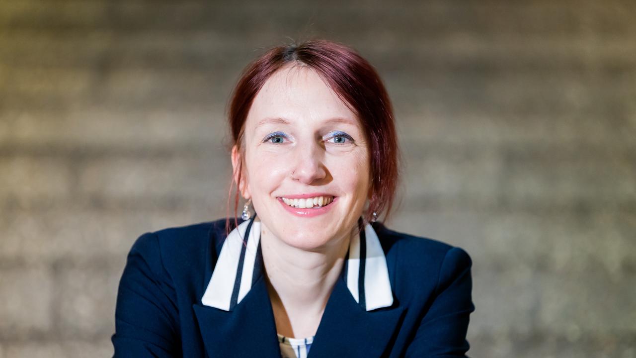 Das Foto zeigt ein Portät der Berliner TU-Präsidentin, Geraldine Rauch.