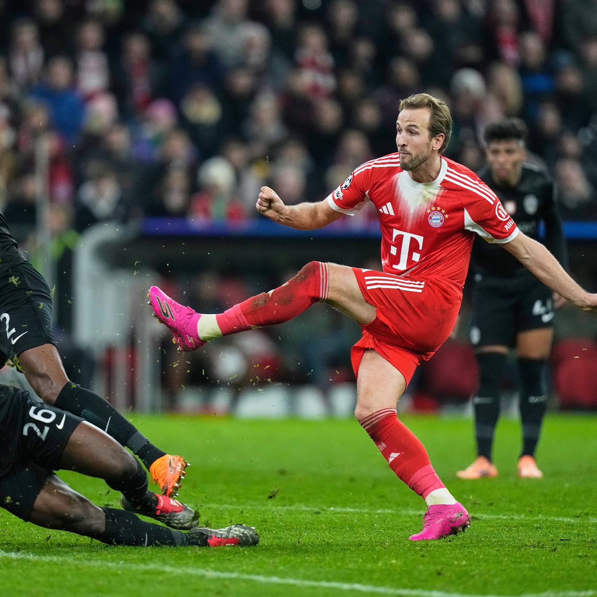 Bayerns Harry Kane beim Torschuss