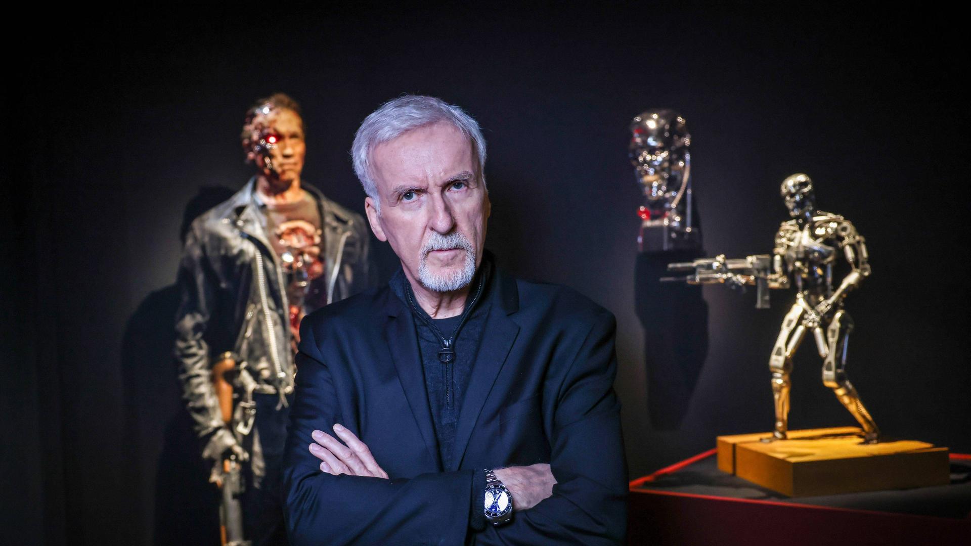 Bilder des Jahres 2024: James Cameron bei einer Ausstellungseröffnung in Paris. 