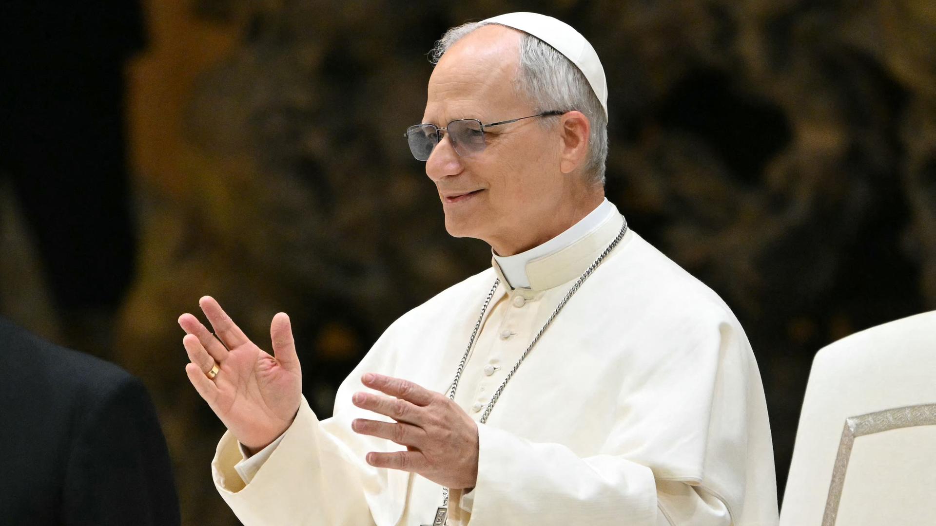 Papst Leo XIV. bei einer Audienz für Medienvertreter im Vatikan am 12. Mai 2025.