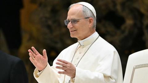 Papst Leo XIV. bei einer Audienz für Medienvertreter im Vatikan am 12. Mai 2025.