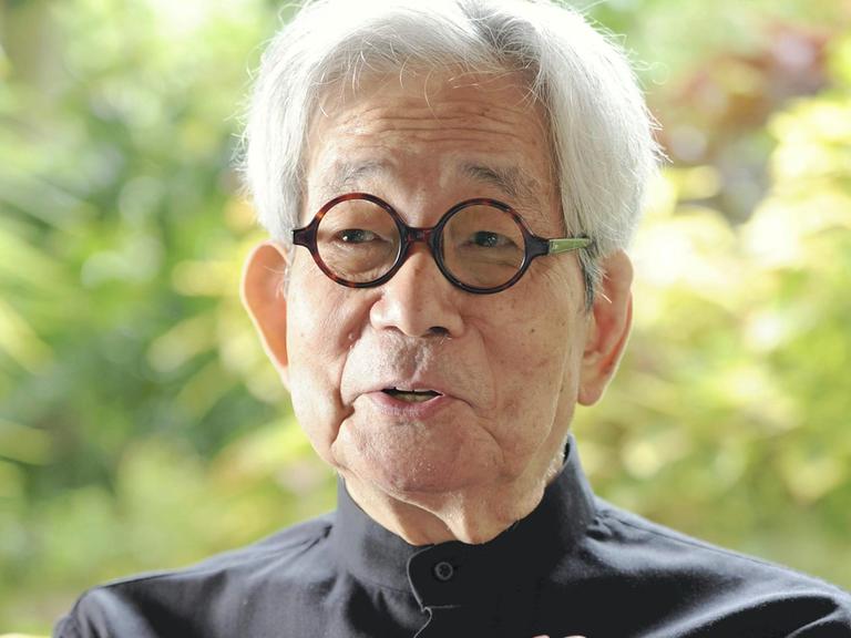 Der japanische Literaturnobelpreisträger Kenzaburo Oe 