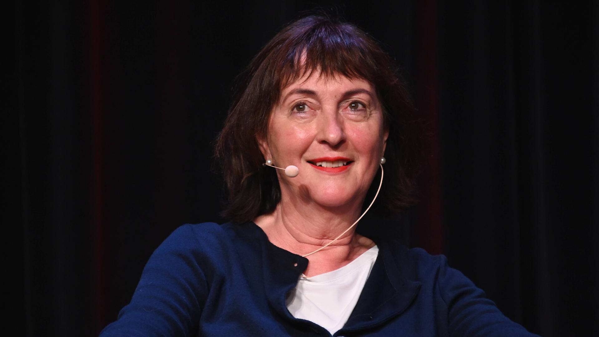 Portrait von Sonia Mikich, sie spricht auf der phil.COLOGNE im Juni 2022 Portrait von Sonia Mikich, sie spricht auf der phil.COLOGNE im Juni 2022