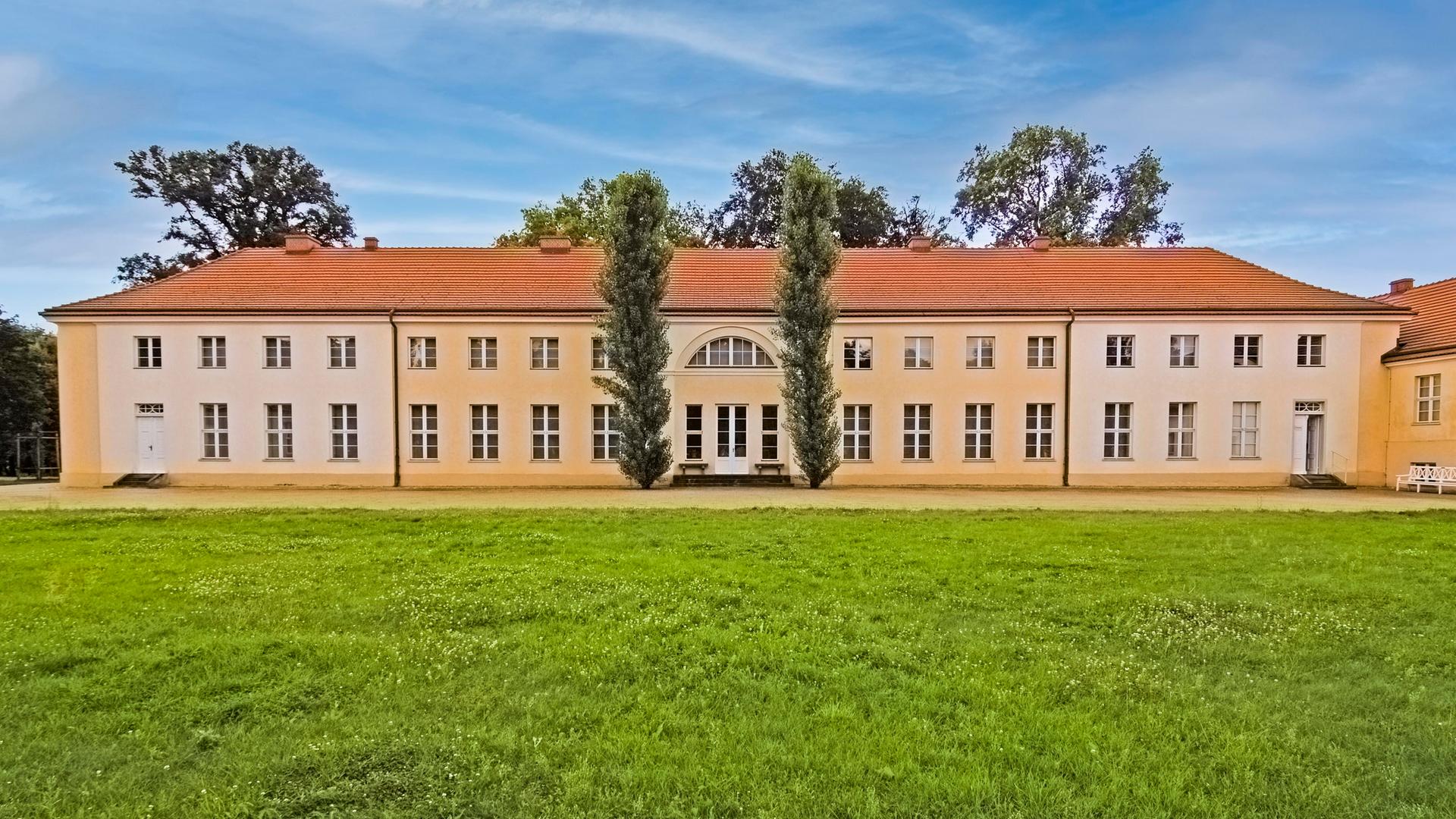 Frontale Außenansicht von Schloss Paretz, Ketzin, Brandenburg, Deutschland, Europa