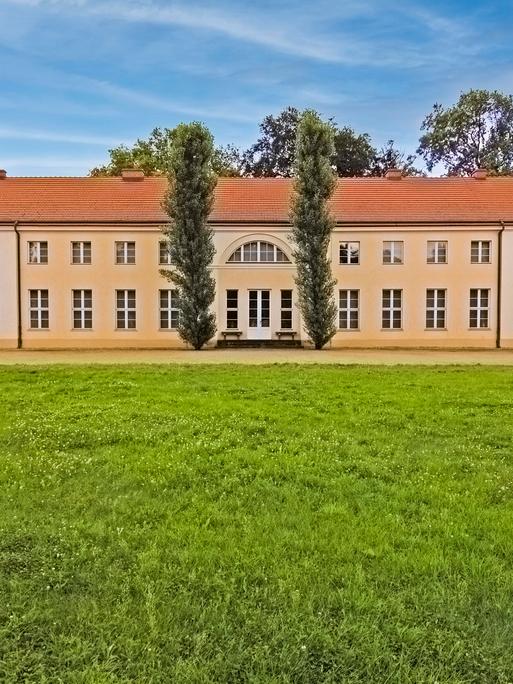 Frontale Außenansicht von Schloss Paretz, Ketzin, Brandenburg, Deutschland, Europa Frontale Außenansicht von Schloss Paretz, Ketzin, Brandenburg, Deutschland, Europa