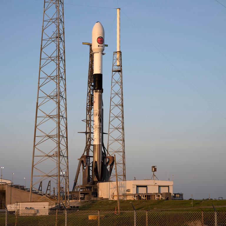 Die Rakete steht auf dem Launch-Pad in Florida.