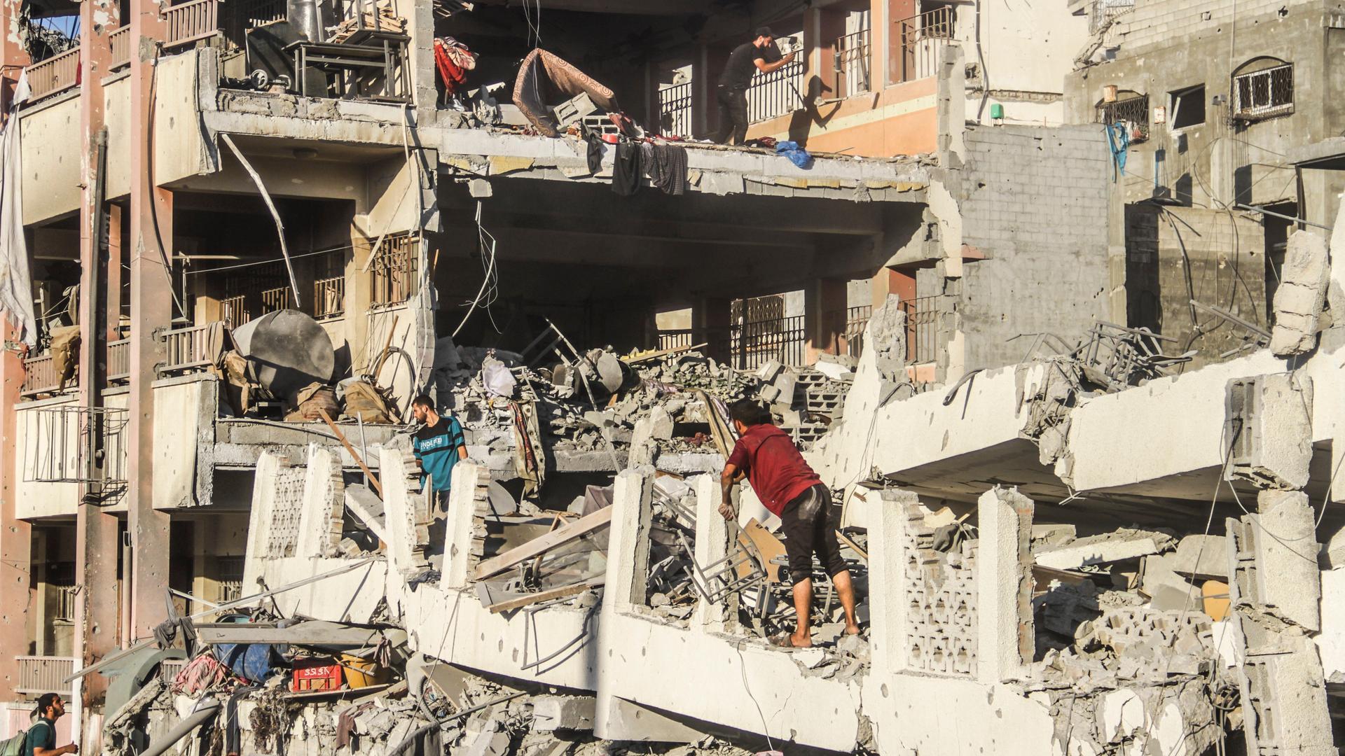 Das Foto zeigt ein zerstörtes Gebäude in der Stadt Gaza.