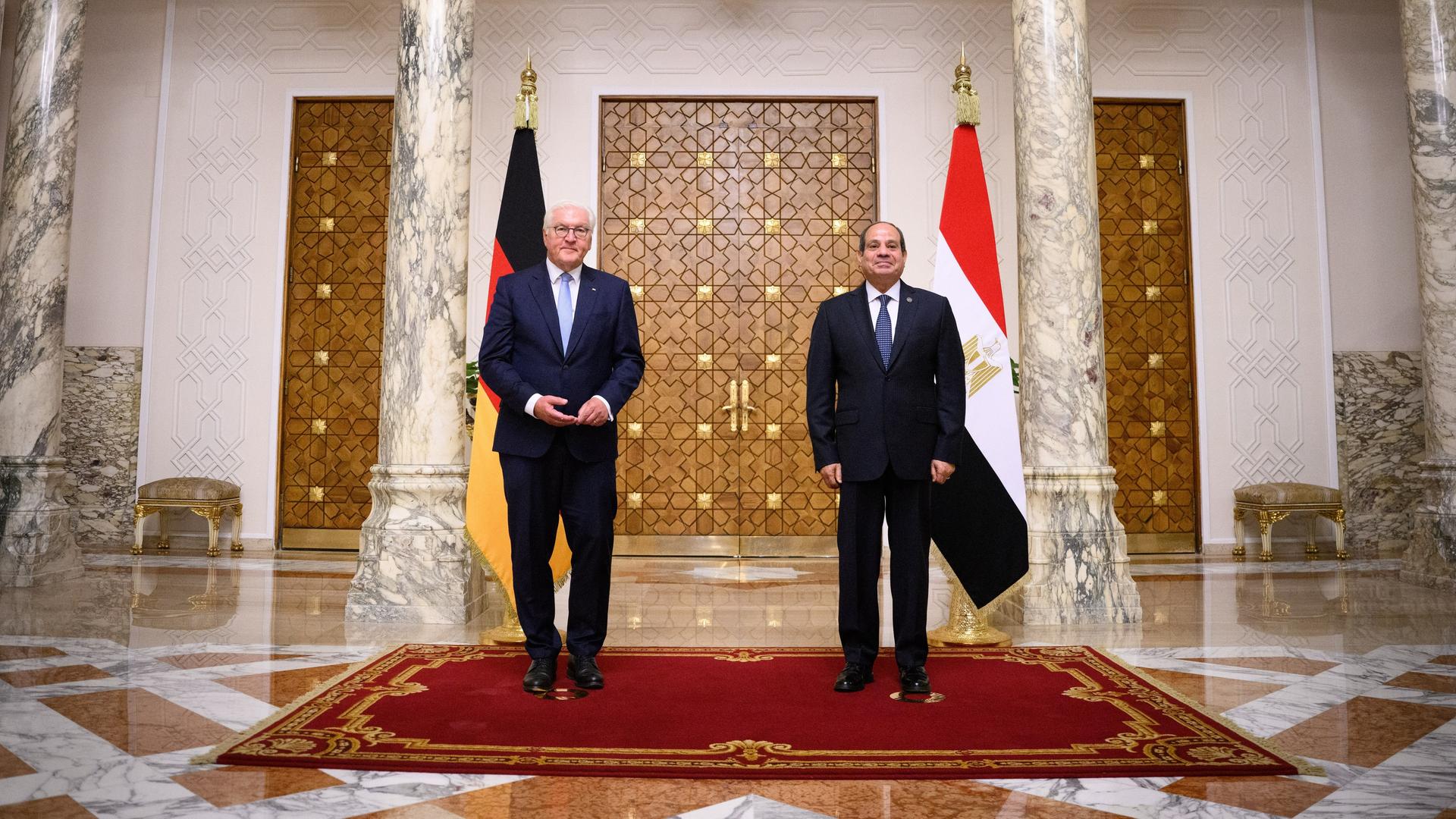 Kairo: Bundespräsident Frank-Walter Steinmeier (l) und Abdel Fattah Al-Sisi, Präsident von Ägypten, treffen sich zu einem Gespräch im Ittihadiya Palast.