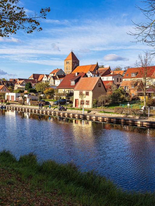 Blick auf die Pfarrkirche St. Marien in der Stadt Plau am See