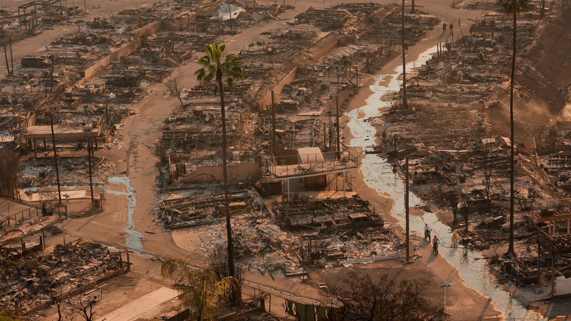 Blick auf die vom Feuer völlig verwüstete Gegend in Pacific Palisades bei Los Angeles.