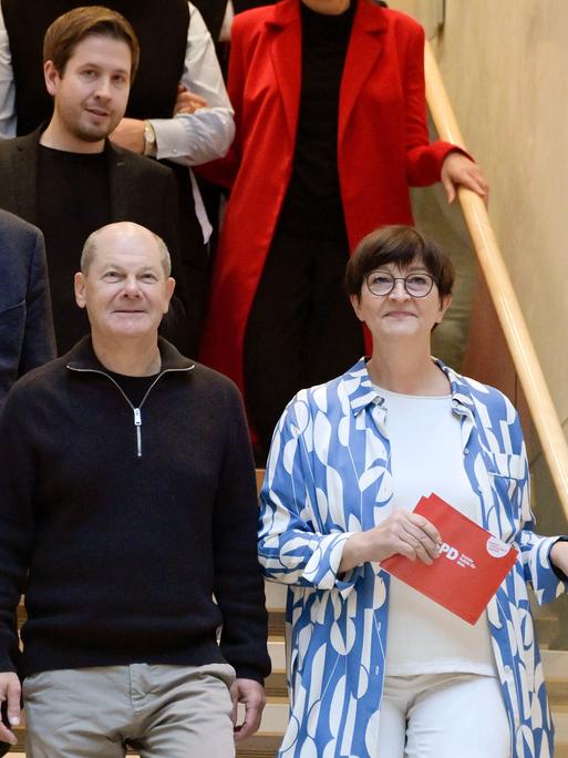 Die Politiker Lars Klingbeil, Kevin Kühnert, Olaf Scholz und Saskia Esken beim Pressetermin zur Klausur der SPD-Spitze zum Jahresauftakt im Willy-Brandt-Haus.