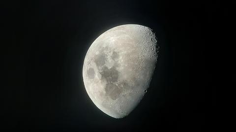 Der zunehmende Mond: Flüge zum Mond sind mühsam - einfach hoch klettern konnte nur Baron Münchhausen