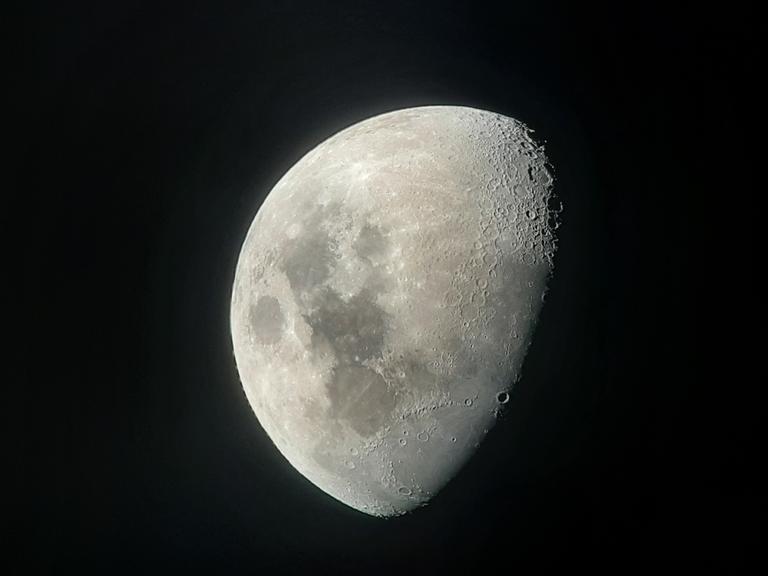 Der zunehmende Mond: Flüge zum Mond sind mühsam - einfach hoch klettern konnte nur Baron Münchhausen