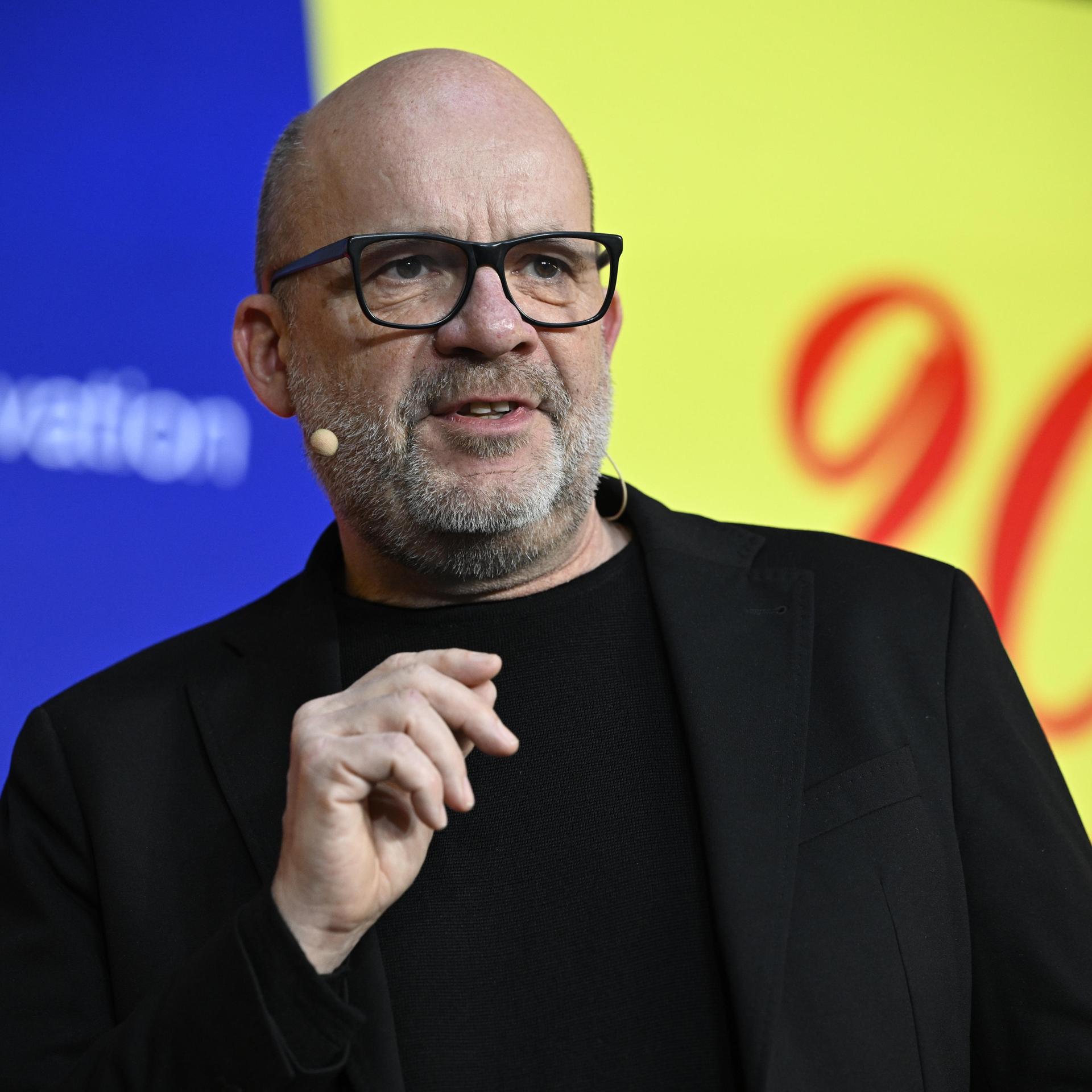 Rafael Laguna spricht auf einer Veranstaltung 