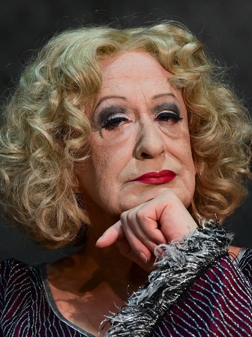 Schauspielerin Lilo Wanders, aufgenommen beim Probenbeginn der "Dreigroschenoper" bei den Bad Hersfelder Festspielen im Jahr 2024.