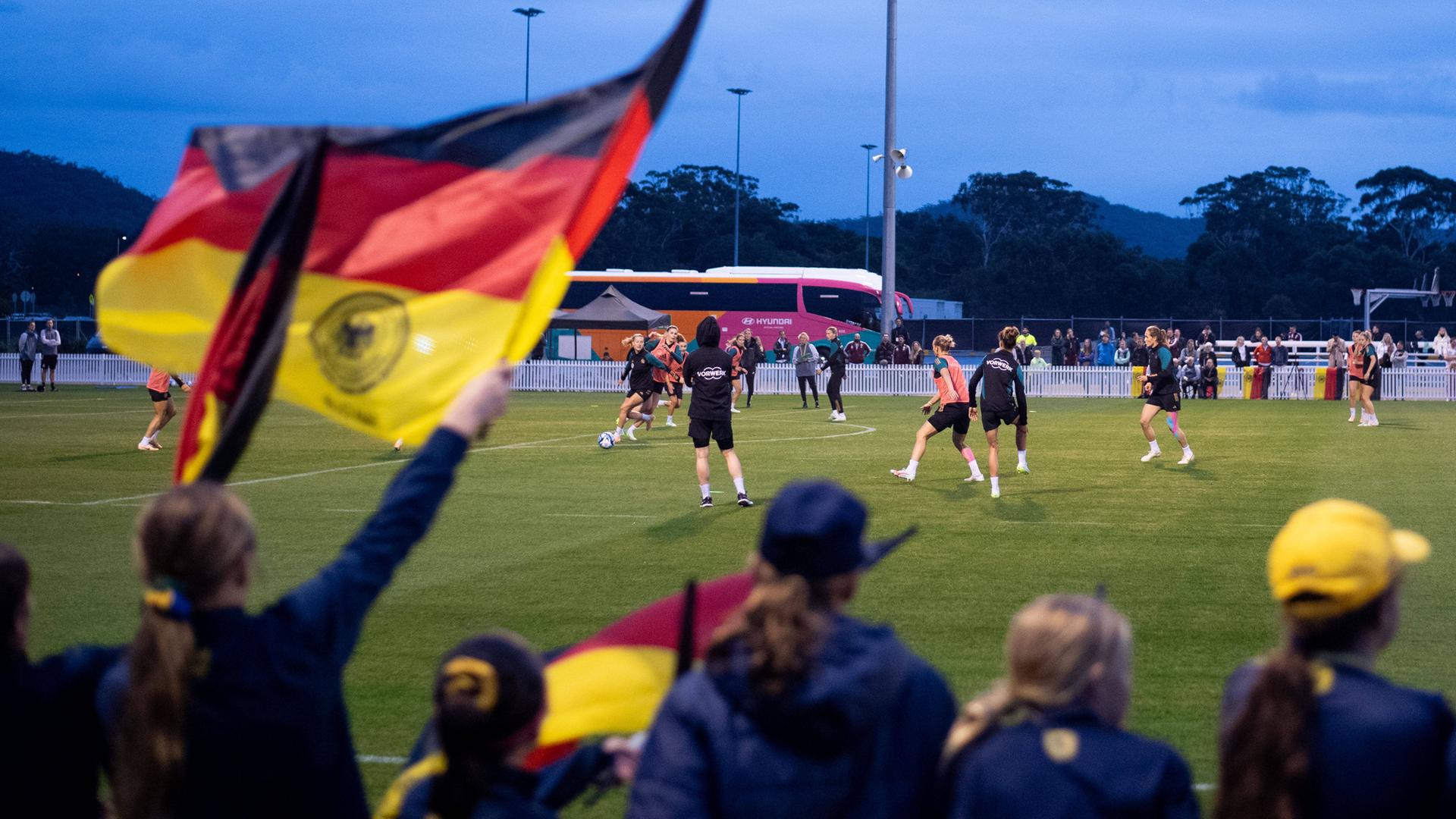Die deutsche Frauen-Nationalmannschaft beim Mannschaftstraing bei der WM in Australien und Neuseeland.