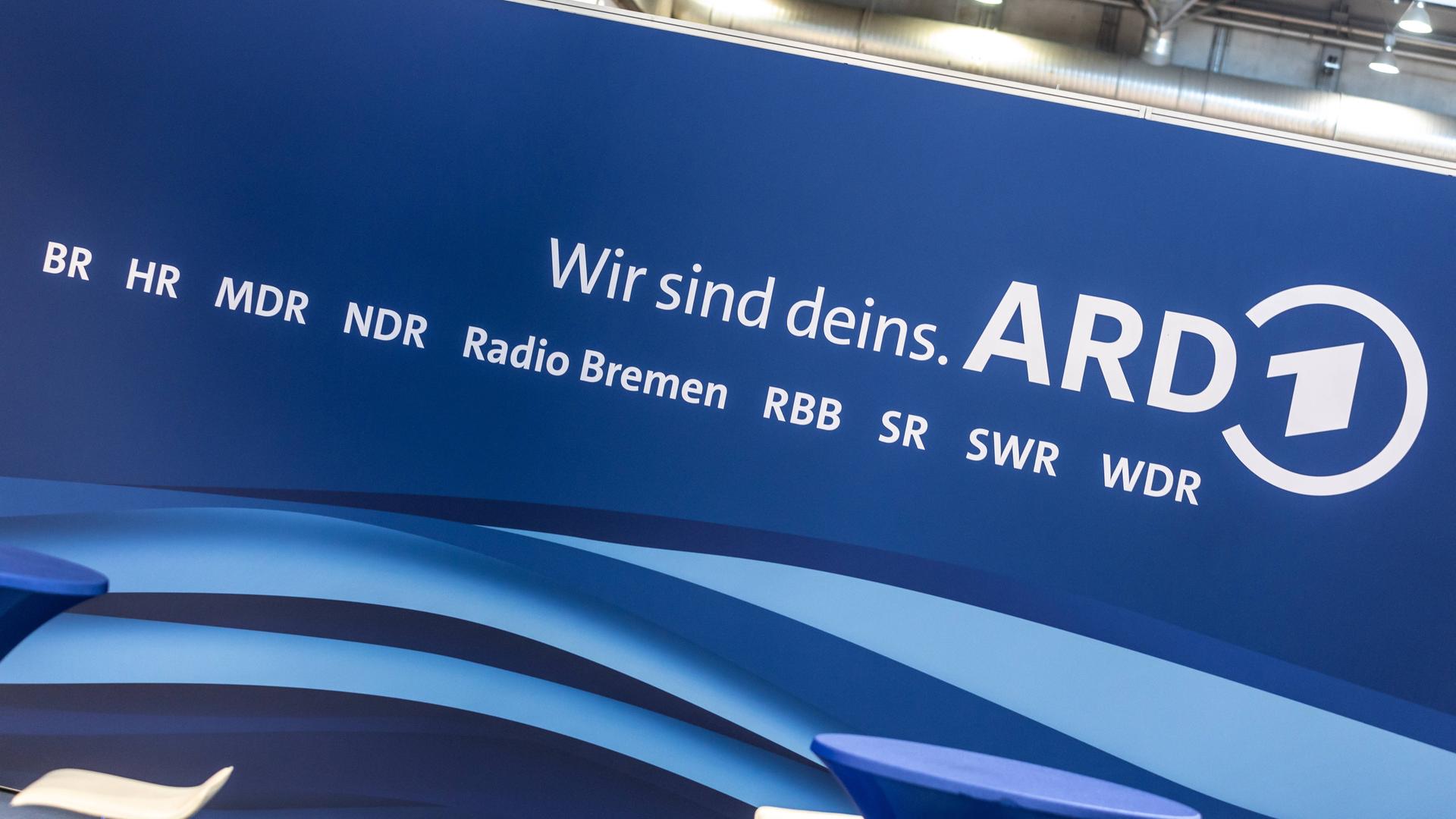 Wir sind Deins, das Logo der ARD Arbeitsgemeinschaft der öffentlich rechtlichen Rundfunksender Deutschlands mit den Kürzeln der Sendeanstalten BR, HR, MDR NDR, Radio Bremen, RBB, SR SWR und WDR